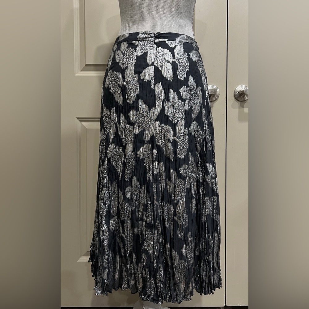 Banana Republic Crinkle Flare Floral Midi Skirt - Picture 3 of 4